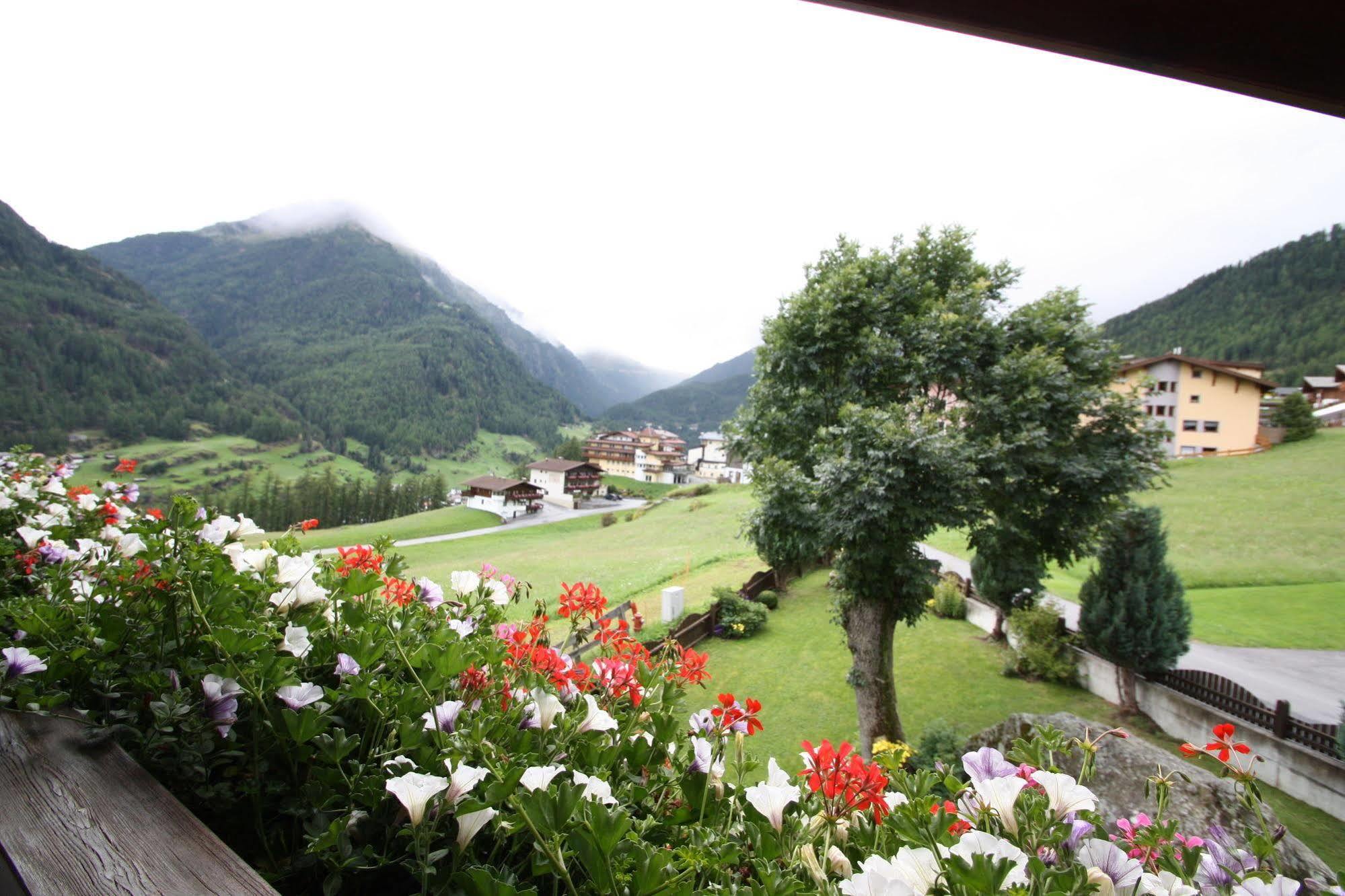 Hotel Haus Sonnenhang à Sölden Extérieur photo